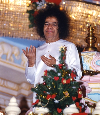 Constant reflection on the glory of God helps to transmute the body, mind and spirit. – Baba