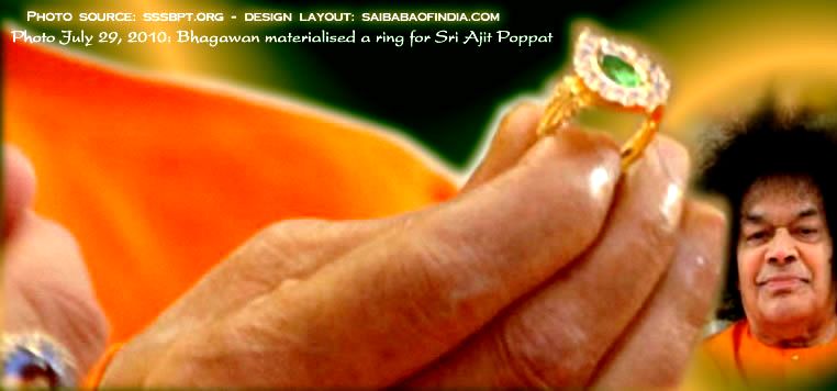 Bhagawan materialised a ring for Sri Ajit Poppat and blessed him with a 'Snap with The Divine!'