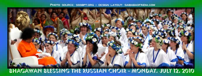 The evening of Russian Rejoicing! - russian-sai-devotees-singing-july-12-2010
