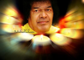 sri-sathya-sai-baba-surrounded-with-light-of-love