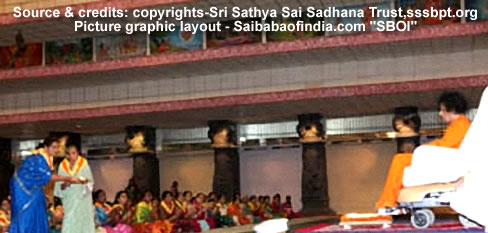 Sevadals from Madhya Pradesh and Chattisgarh was seated for blessings. Bhagawan spent almost fifteen minutes in, blessing the batch with His 'exclusive' darshan. 