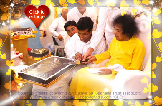 Bhagawan blessed an array of Christmas cakes before coming on to the dais at 1920 hrs. 