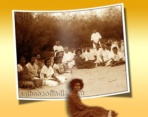 Old & Rare Group Photo with devotees...1000 x 800