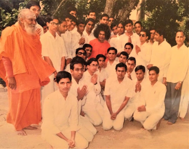sathya sai baba First Batch of MBA Students