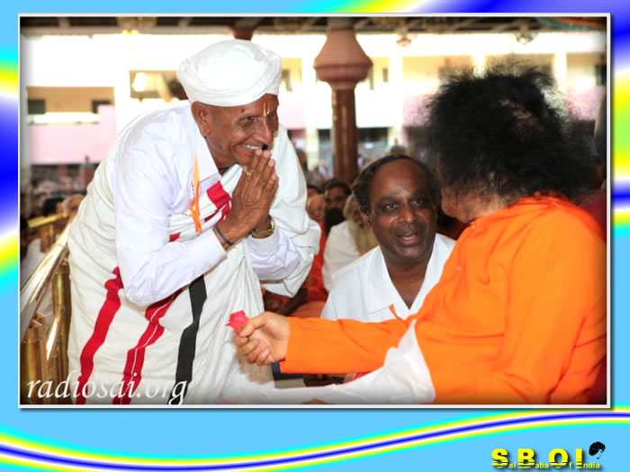 http://www.saibabaofindia.com/devotees_from_nilgiri_music_program_for_sai_baba.htm